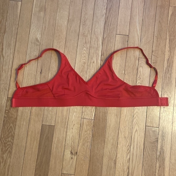 FABLETICS Khloe Medium Impact Sports Bra - Small - Picture 8 of 12